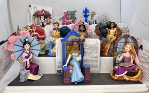 KOMPLETTSET (10) Disney sitzende Prinzessin Sammlung Skizzenbuch Ornamente Neu im Karton/Neu mit Etikett - Bild 1 von 8