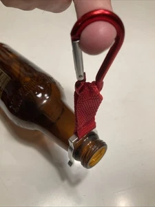 Ein roter Flaschenhalter mit D-Ring Karabiner Clip Haken Schnalle Spaziergang Wandern Camping - Bild 1 von 7