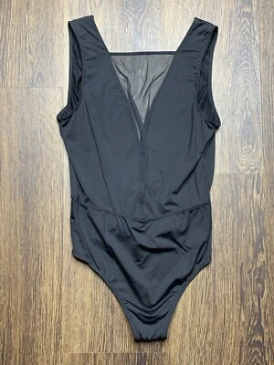 Body para mujer Victoria's Secret pequeño sin mangas malla negra cuello en V hundido Foto 1 de 3