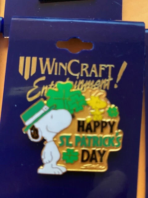 SNOOPY WOODSTOCK PIN ST PATRICKS DAY SHAMROCK CHARLES SHULTZ PEANUTS CARTOON - Image 1 of 1