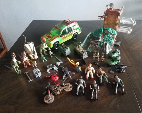 90s Jurassic Park toys lot, Matchbox and Kenner,  93 Explorer, 1997 JP21, JP02 Cover