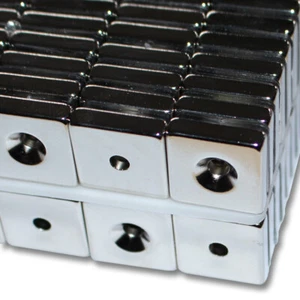 5 IMANES CUADRADOS DE NEODIMIO 20x20x5 mm 4,2 mm AGUJERO DESCENSO SUR ATORNILLAR 8 KG - Imagen 1 de 2