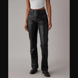 Pantaloni dritti American Eagle Vegan in pelle super alti taglia 12 lunghi neri - Foto 1 di 13