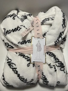 Victoria’s Secret kurzer kuscheliger Morgenmantel Plüsch Fleece warm XS-S weiß/schwarz VS Logo - Bild 1 von 1