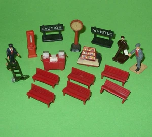 Hornby & Dinky Dublo / Assorted Plastic Figures, Signs & Station Accessories - Picture 1 of 6