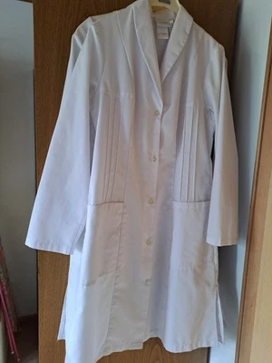 2 Laborkittel Weiß Gr. 38. Gebraucht, Guter Zustand - Bild 1 von 3