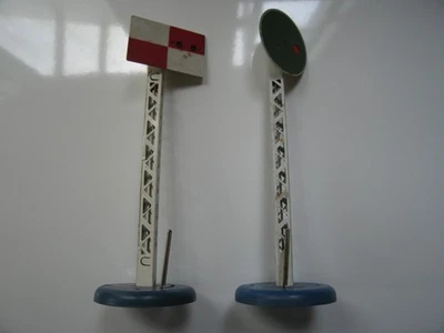 Lot de 2 anciens signaux mécaniques mât blanc/base bleue Hornby en O en bon état - Photo 1/4