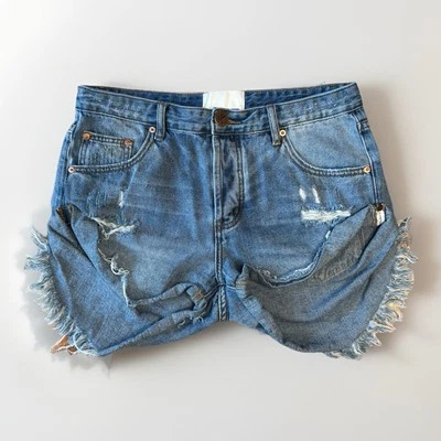 Шорты с одной чайной ложкой женские размер 27 джинсовая ткань искусственно состаренные на пуговицах со средней талией  - Изображение 1 из 4