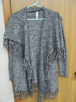 KENSIE OPEN FRONT LONG SLEEVE FRINGE VERIEGATED BLACK SWEATER WRAP SIZE XS/S - Image 1 of 4