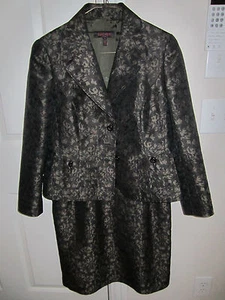 ESCADE DRESS SUIT - BLACK & GOLD DESIGN - SIZE 10 (40) - MINT CONDITION - - Picture 1 of 3