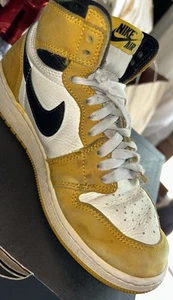 Nike Air Jordan Retro 1 Mid SE GS BQ6931007 Black/ Gold SZ 6Y - Picture 1 of 8