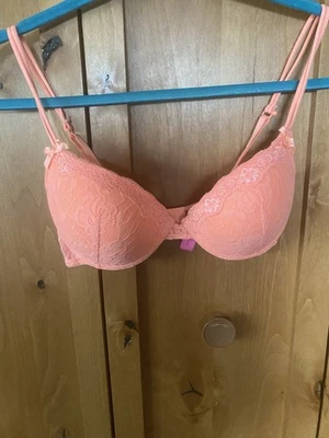 34 C Nuevo sin Etiquetas Material Girl Push Up Demi Foto 1 de 4