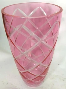 Vtg. VASE Pink Glass, beautiful geometric carving to clear, great condition! - Picture 1 of 11