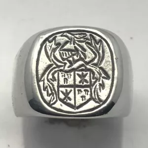ANILLO CRESTA HERALDO DE PLATA ESTERLINA MJG. MOTOCICLISTA. GUITARRISTA. 28 gramos. TALLA 10 1/4 - Imagen 1 de 7