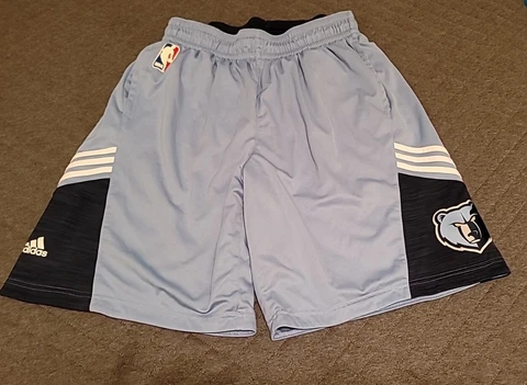 Adidas Memphis grizzlies Shorts Men’s Size L Cover