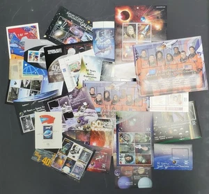 24 Space Stamp Souvenir Sheets, All Different, Mostly Worldwide 2000s, High CV! - Foto 1 di 6