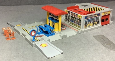 Vintage 1986 Mattel Hot Wheels Sto & Go, Fix & Fill Center Playset - Folds - Image 1 of 4