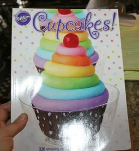 Wilton Cupcakes Book Magazine 2012 320 diseños increíbles - Imagen 1 de 4