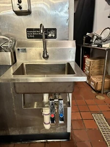 Hand Sink 16X15 Knee Operated Used Super Clean - Picture 1 of 3