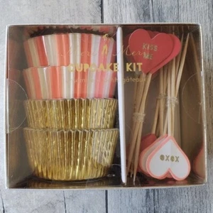 NWT - Meri Meri Heart Cupcake Set 48 cases & 24 Toppers Hearts XOXO Love Kiss Me - Picture 1 of 2