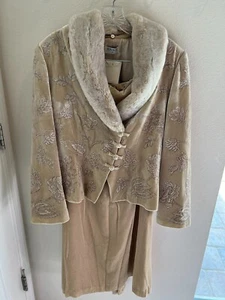 KALIKO-GRÖSSE 14 PELZHALS KHAKI FARBE SEIDE/SAMTROCK/BLUMENJACKE ABENDKLEIDUNG - Bild 1 von 3
