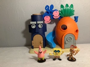 Parte inferior de bikini Bob Esponja Pantalones cuadrados Piña y Moai Calamardo Casa Juego - Imagen 1 de 7