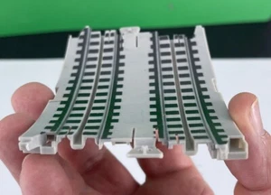 Ricambi treni Tyco Twin Turbo: binario di transizione 4,5" B5879-XS slot car TRACK - Foto 1 di 5