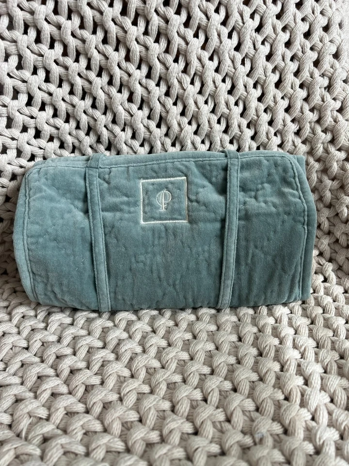 Pottery Barn Косметическая Свернутая Сумка Синий Бархат Стеганые Ювелирные Изделия с Монограммой "P" - Изображение 1 из 1