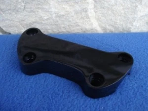 BLACK PLAIN HANDLEBAR TOP CLAMP FOR HARLEY 1" HANDLEBAR RISERS - Imagen 1 de 1