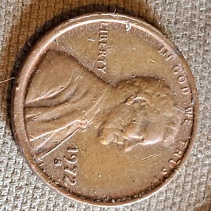 1972 S Lincoln Penny - Picture 1 of 2