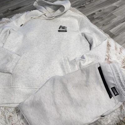 Conjunto pequeño con capucha y pantalones deportivos American Eagle para hombre blanco AirFlex 360 Foto 1 de 4