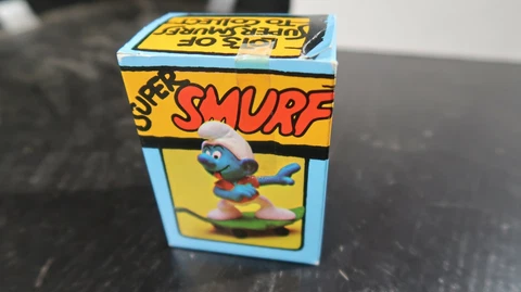 Schleich BOXED Super Smurf 40204 Skateboarding BOXED TAPED SHUT Cover