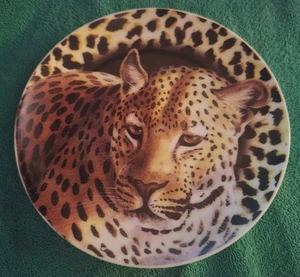 Leopard Figurine Plate Approx. 9 inches round Nice Wall Hanging - Picture 1 of 5