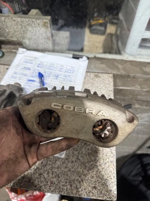 Juego de pinzas de freno delanteras Ford Mustang Cobra 94-2004 Foto 1 de 4