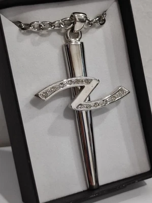 Collana catena e ciondolo croce con strass, metallo rodiato colore argento - Immagine 1 di 4