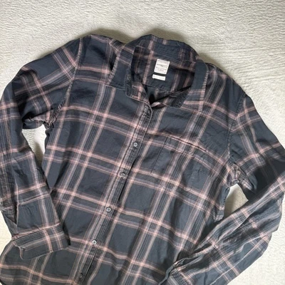 Camisa Gap Fitted Boyfriend preta marrom manga longa botão para baixo pequena flanela - Imagem 1 de 4