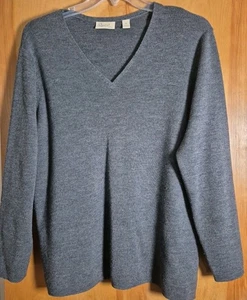 Vista previa de colección Int. Suéter tejido de lana con cuello en V gris 100 % lana merino talla 1X para mujer - Imagen 1 de 6