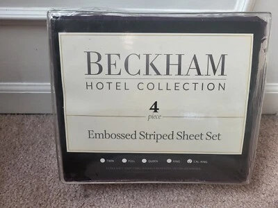 Juego de sábanas a rayas en relieve Beckham Hotel de 4 piezas microfibra Cal King púrpura NUEVO Foto 1 de 4