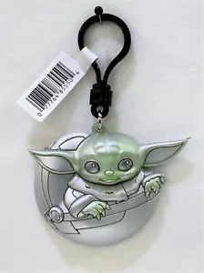 Llavero con clip de personaje 3D con bolso figurativo de Disney 100 - The Mandalorian GROGU - Imagen 1 de 2