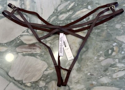 全新 Victoria Secret 非常性感人造皮革 开放式 V 形弦 - 勃艮第棕色 - XXL — 第 1/3 张图片