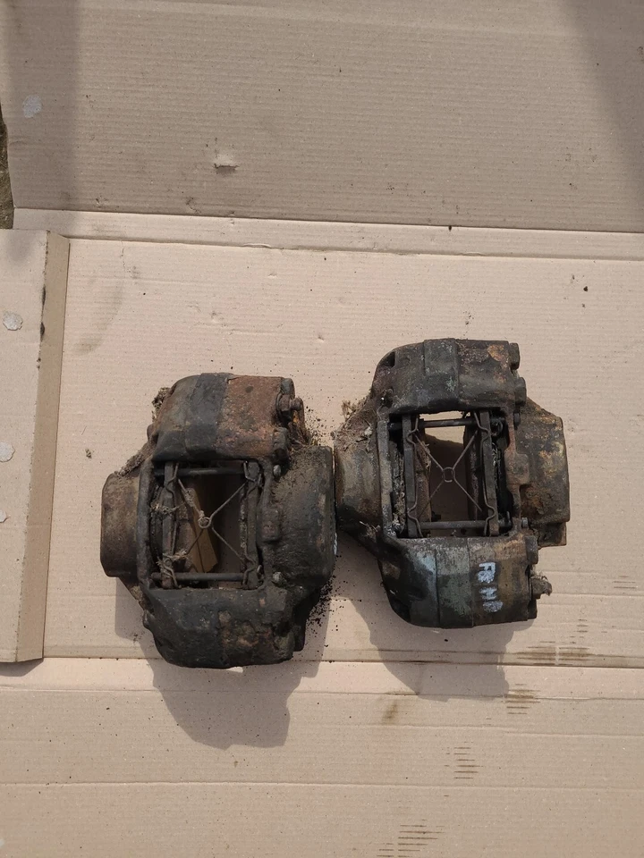 Pinzas de freno delanteras derechas Bentley Eight Foto 1 de 4