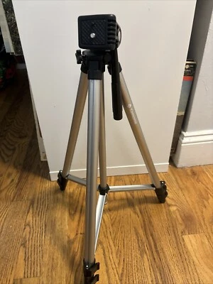 Samsonite Lightweight Photo/Video Tripod Slightly Used Adjustable Height - Image 1 of 4