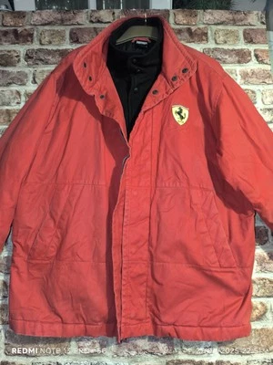 VTG 1999 Ferrari Vintage 1999 official Ferrari rain jacket. Perfect condition. Foto 1 de 4