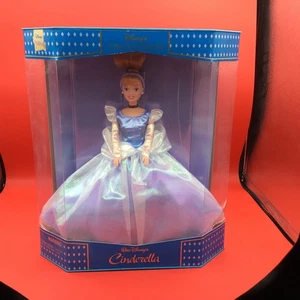 Colección Muñecas Clásicas Cenicienta 1997 Exclusiva de Walt Disney - Totalmente Nuevas - Imagen 1 de 2