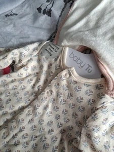 Schönes Outfit 0-3 Unisex - Bild 1 von 3
