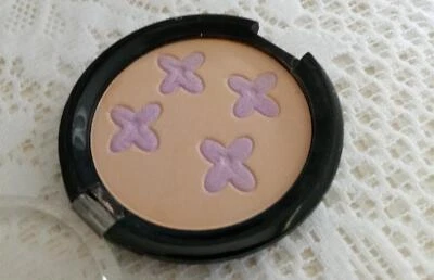 Signature Club A Field of Flowers Brightening Powder .28 oz. - Image 1 of 3