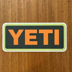Calcomanía YETI auténtica nueva naranja/verde oscuro - Imagen 1 de 1