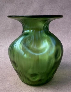 ART NOUVEAU Art Glass LOETZ Green RUSTICANA VASE IRIDESCENT - Picture 1 of 5