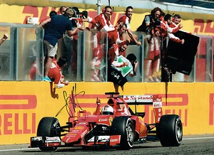 Enorme foto 16x12 firmada por Sebastian Vettel Ferrari Hungría ganador + certificado de autenticidad - Imagen 1 de 1