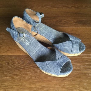 Toms Denim Cork Wedge Heels Sandals Peep Toe Shoes Womens Sz W 6 - Bild 1 von 7